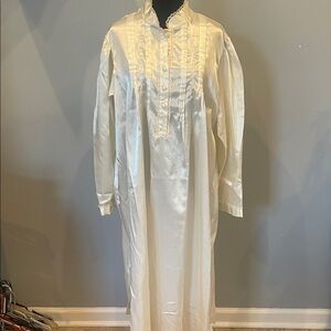 Elegant cream  Long Sleeve night gown large